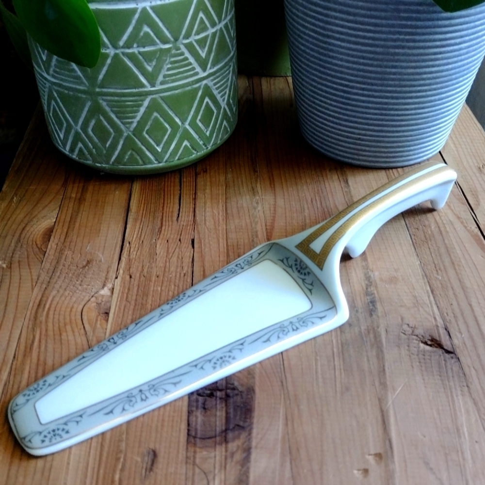 3/ $25 Vintage Porcelain Cake Server Casati Fine Porcelain